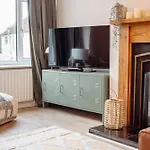 Modern Bright Spacious