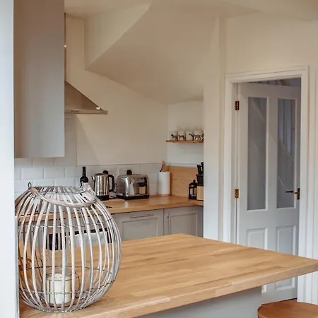 Modern Bright Spacious *