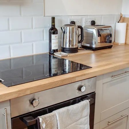 Modern Bright Spacious *