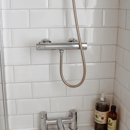 Modern Bright Spacious