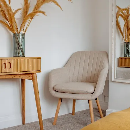 Modern Bright Spacious דירה