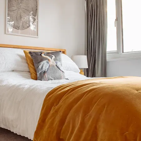 Апартаменти Modern Bright Spacious