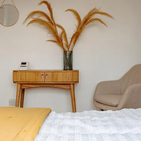 Modern Bright Spacious