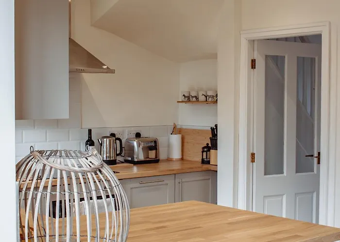 Modern Bright Spacious *