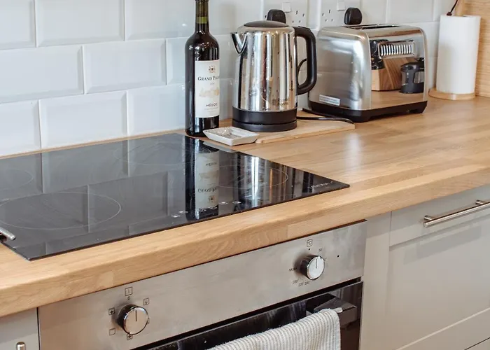 Modern Bright Spacious *