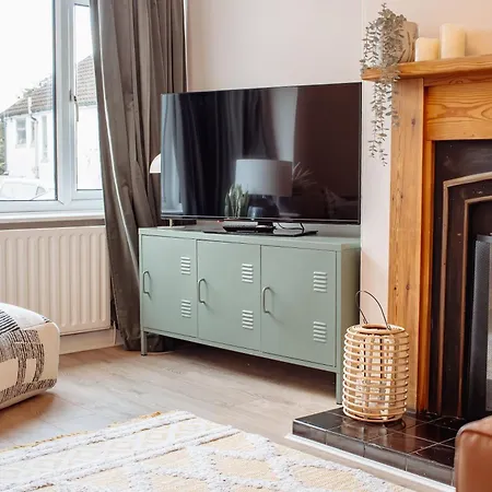 Modern Bright Spacious